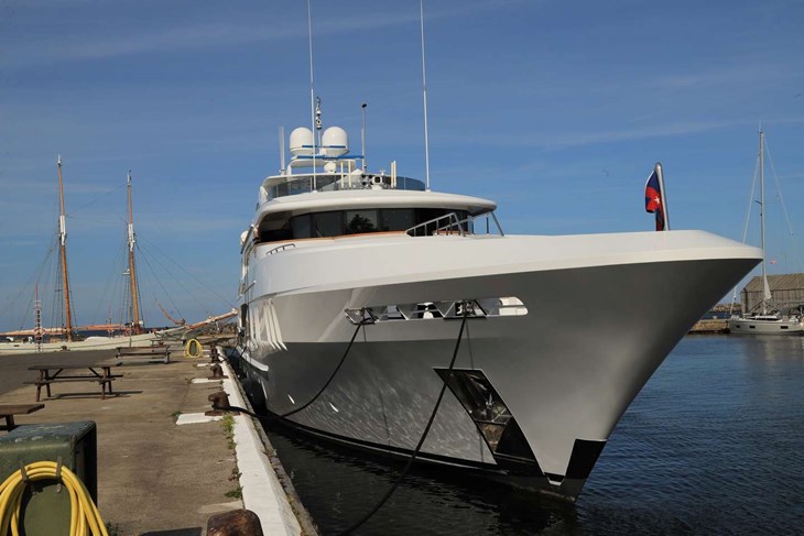 "Reef Chief" er indregistreret i George Town p&aring; Cayman Island. Foto: Mikael Vang