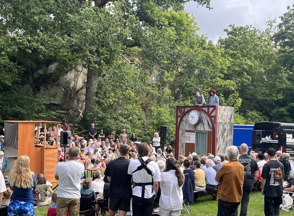 Dagens billede: Teater i Holkadalen Dagens billede: Teater i Holkadalen