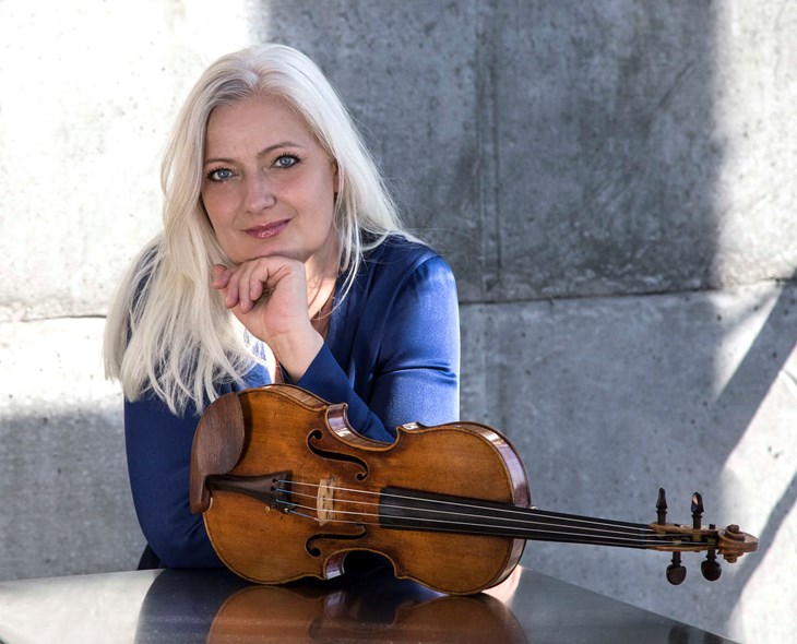 Christina Åstrand er det eneste af Ensemble Stralos fire medlemmer, som er i stand til at spille i Aa Kirke mandag. Pressefoto: Bjarne Stæhr