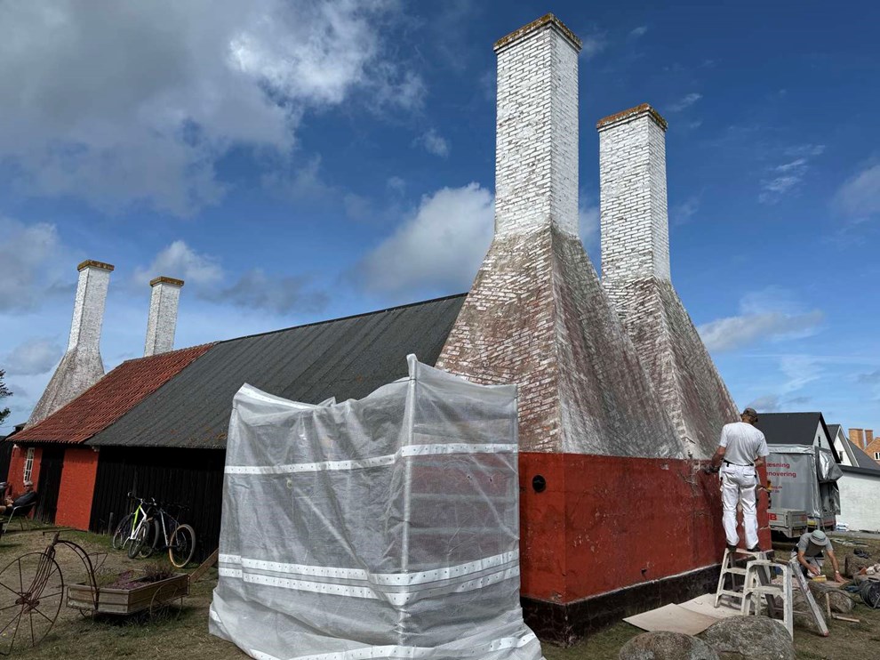 Fredet bygning fr en kjrlig hnd