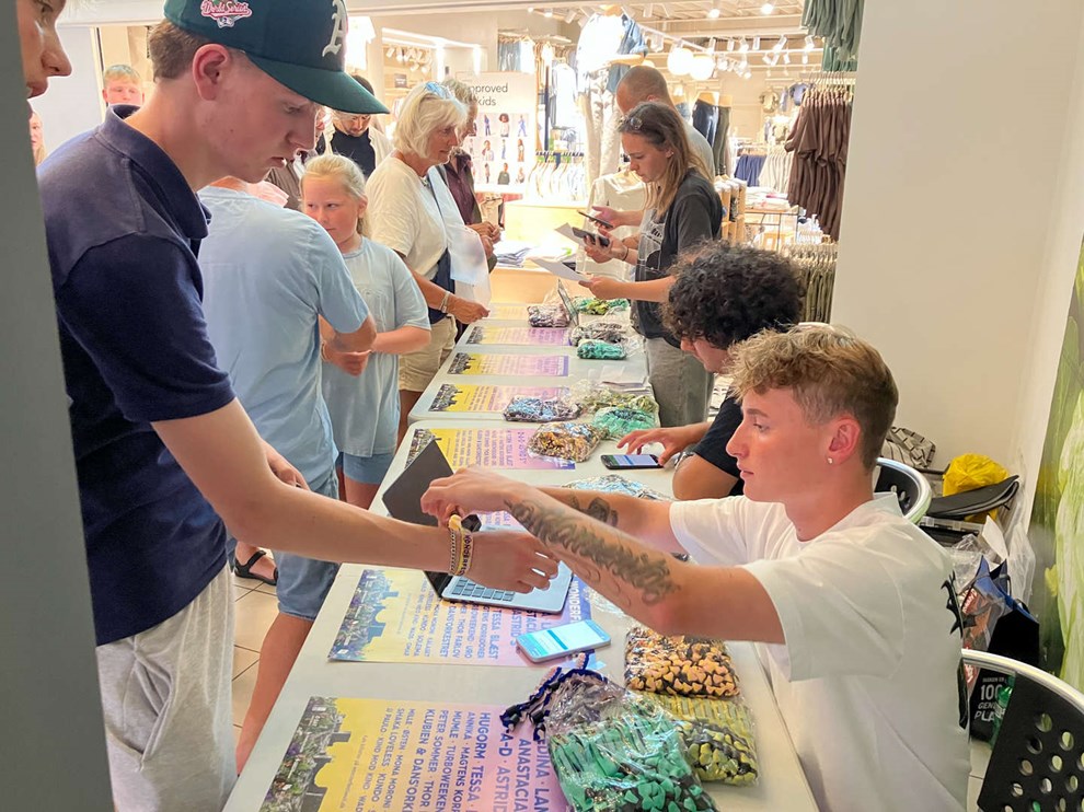 Lang kø til ny festival-fidus Lang kø til ny festival-fidus