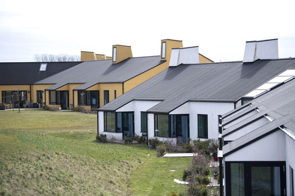 Brn spiller fodbold for at gre andre glade