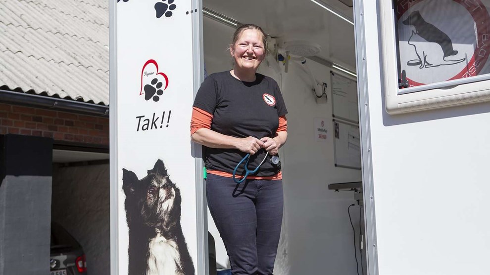 Mobil klinik hj�lper s�rlige k�ledyr