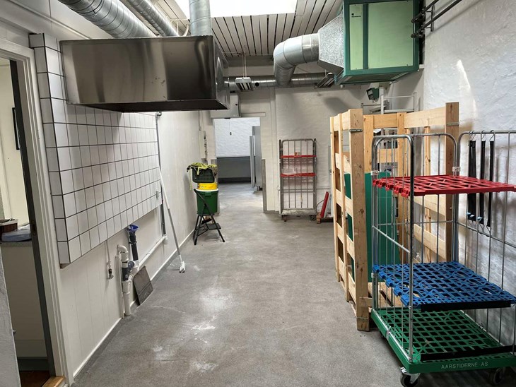 Der er godt med lagerplads i Lille Tv&aelig;rstr&aelig;de 3. Foto: R&oslash;nne Ejendomshandel