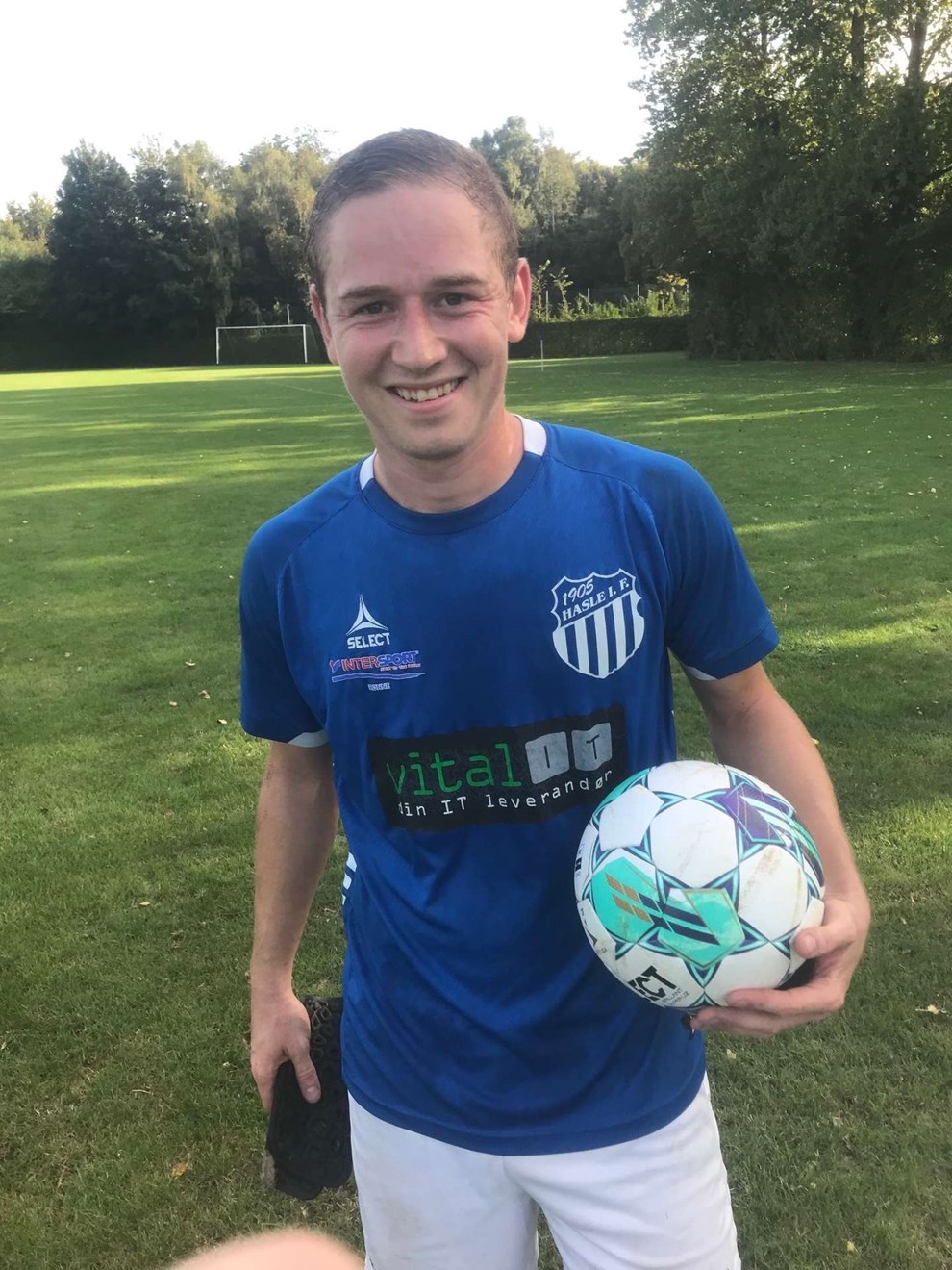 Hasle alene i front Hasle alene i front