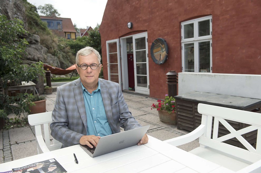 Rasmus Nielsen sælger Altinget og Mandag Morgen Rasmus Nielsen sælger Altinget og Mandag Morgen