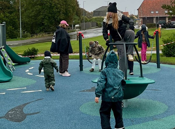 Allinge har f�et en ny legeplads: 'Vi t�nker, det er et l�ft til hele omr�det'