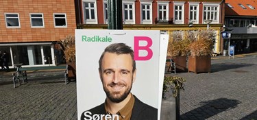 Ulovlige plakater og kondomer med hul i
