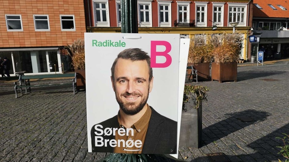 Ulovlige plakater og kondomer med hul i