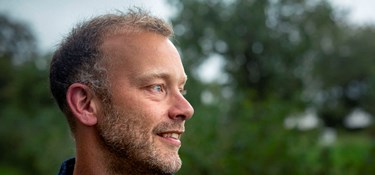 De griner af Frederik, når han fortæller om sine drømme
