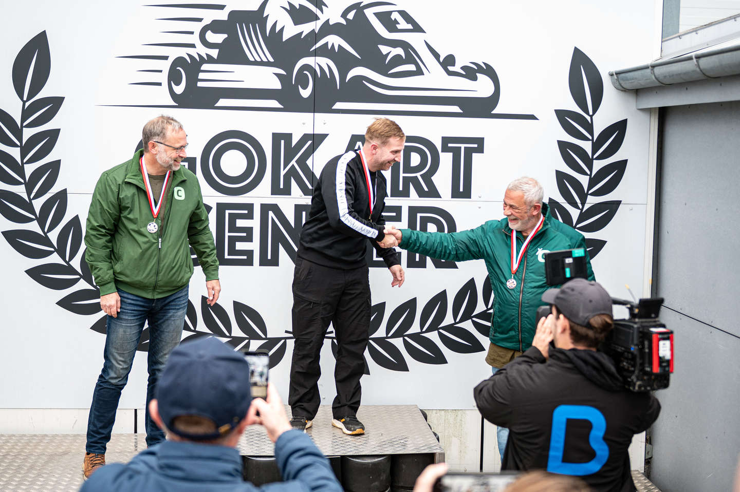 Så er der præmieoverrækkelse. Nummer 1: René Danielsson. Nummer 2: Jacob Trøst. Nummer 3: Christian Dahl. Foto: Noah Cederqvist