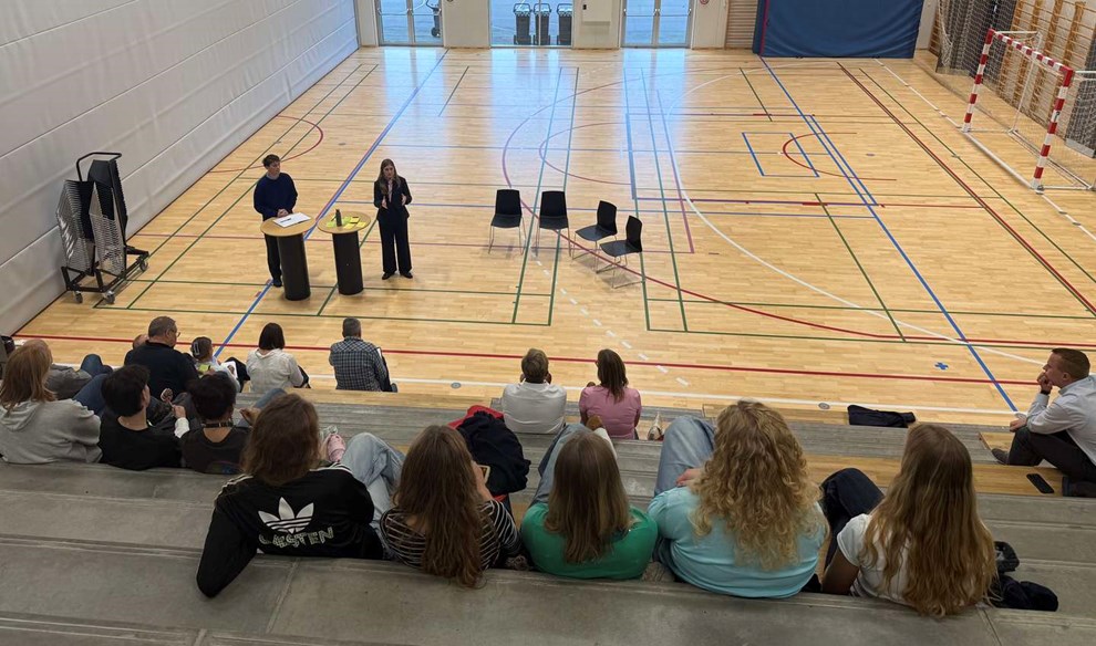 Fredag eftermiddag kæmpede kandidater mod fredagsbaren Fredag eftermiddag kæmpede kandidater mod fredagsbaren