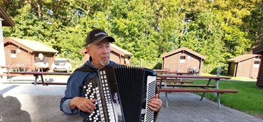 Han bliver husket som mekaniker og spillemand