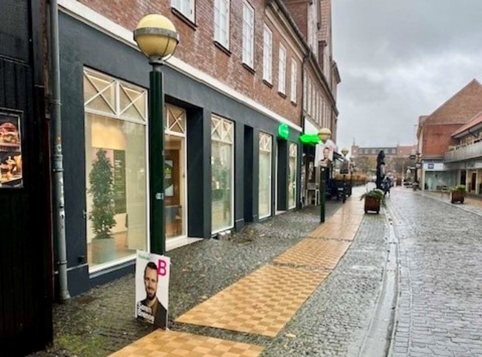 Kandidater i stormvejr – plakater skulle rettes til Kandidater i stormvejr – plakater skulle rettes til