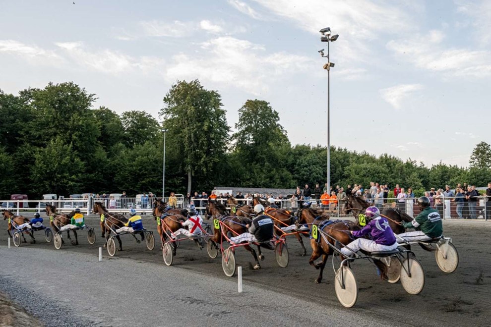 Færre gæster på travbanen Færre gæster på travbanen