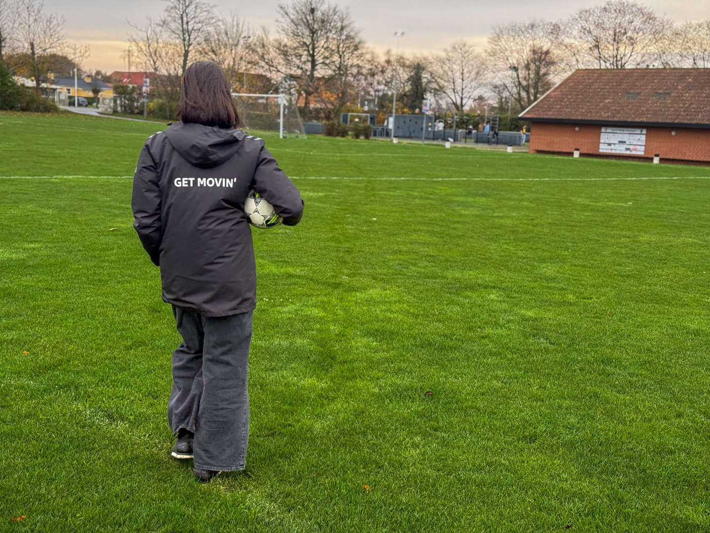 En af Ajaja Kofoed-Nørgaards hovedopgaver bliver at stå i spidsen for Get Moving-projektet, som går ud på at få flere piger til at spille fodbold. Foto: Jeper Gynther