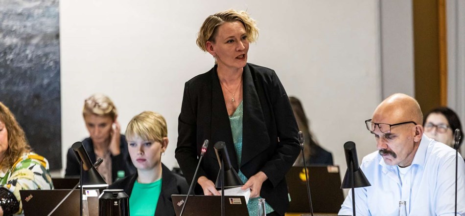 'Vi kan blive tvunget til at g�re noget drastisk': Politiker kan ikke love ro