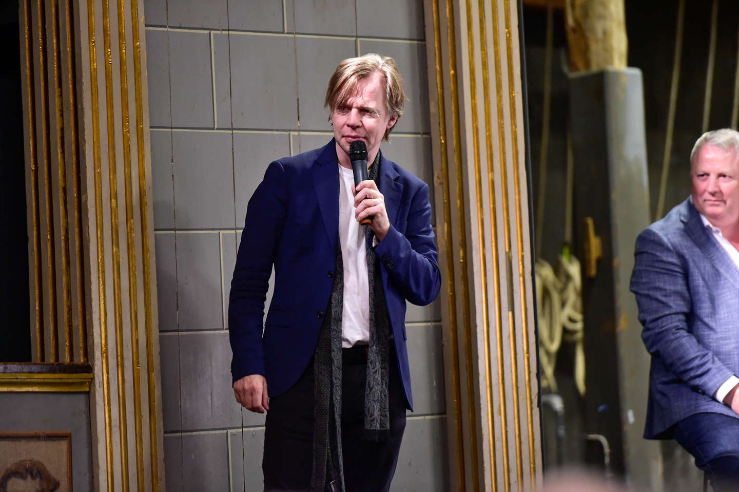 Clement Kjersgaard tog imod spørgsmål fra salen, og et af dem gik på, om vi på Bornholm er gode nok til at presse på for at få flere soldater til øen. Foto: Jesper Gynther