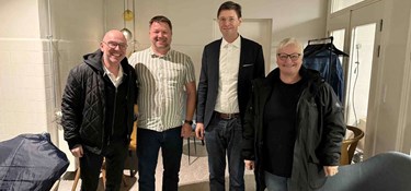 Jubler over tidlig julegave