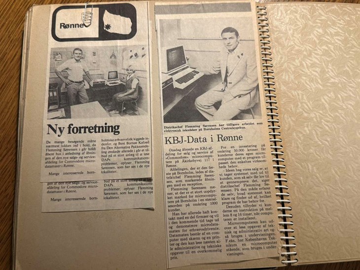 Flemming Sørensen indrømmer, at han så noget yngre ud tilbage i 1984, men bemærker også, at kunderne nærmest måtte lukkes ind i hold for at komme ind i forretningen, der dengang lavede salg- og service af Commodore microdatamater. Foto: Martin Søndergaard Jensen
