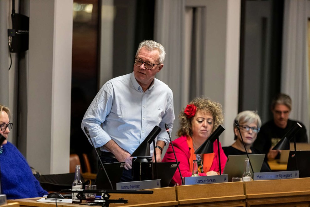 Hans partifæller vil af med Mette F: 'Det er ikke løsningen' Hans partifæller vil af med Mette F: 'Det er ikke løsningen'