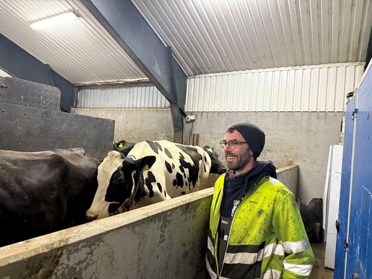 Simon Holms for&aelig;ldre bor i stuehuset p&aring; Borndal, og de er derfor n&oslash;dt til at rykke, n&aring;r g&aring;rden er solgt. De ved endnu ikke, hvor de flytter hen. Foto: Frida Flinch 