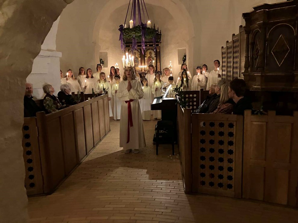 Luciasange fylder kirken Luciasange fylder kirken