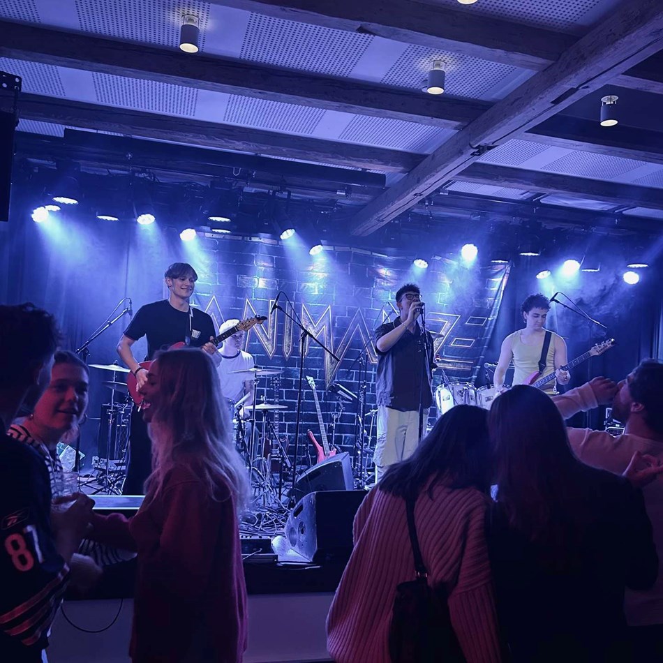 Lokalt rockband spillede i Raschs Pakhuz