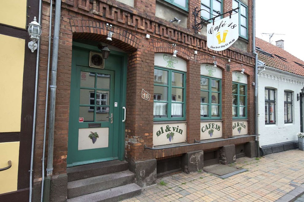 Tiltalt for voldsomt overfald p� Caf� 18