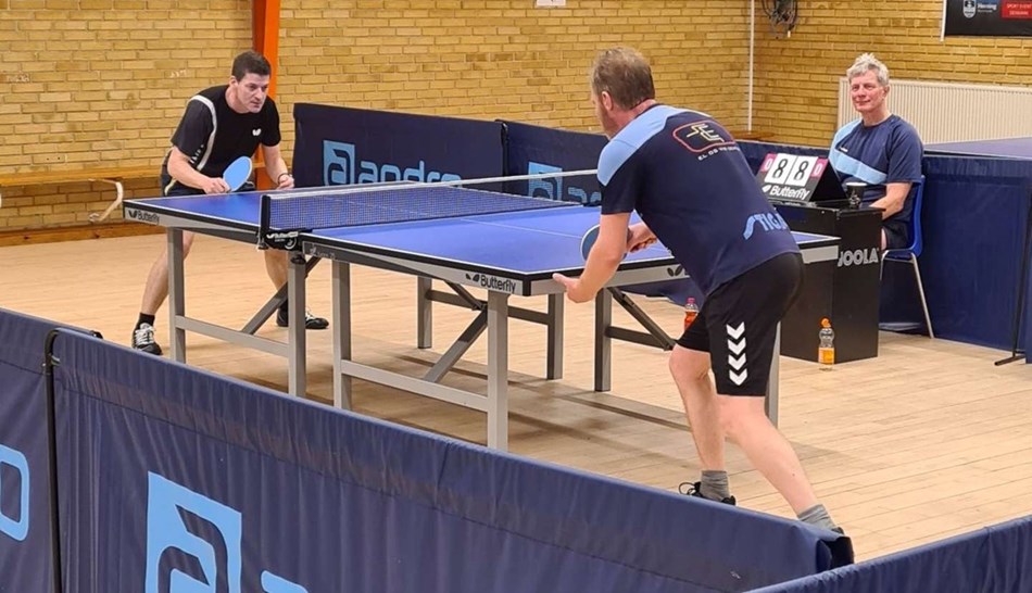 Ping pong-mestre blev k�ret