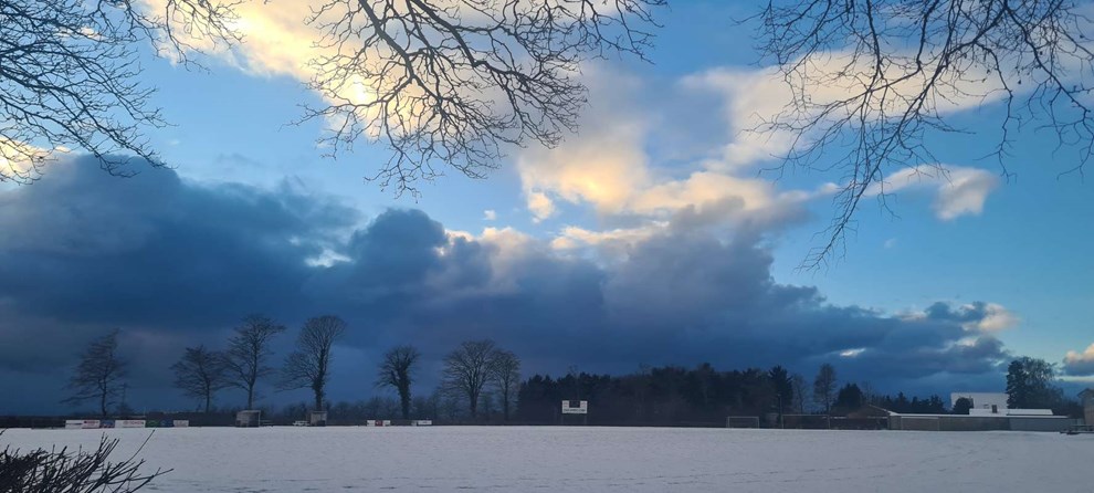 Dagens billede: M�rke og lyse skyer - og linjer i landskabet