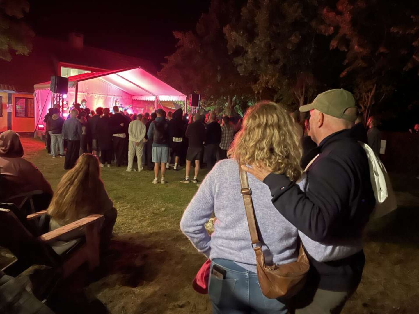 To �stbornholmske underv�rker h�ber p� st�tte