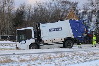 Snekaos tvang skraldebiler i kn�