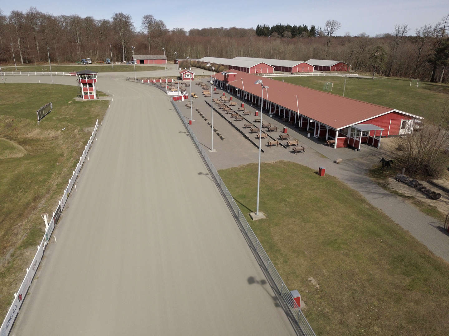 Fremtiden rykker ind p� travbanen