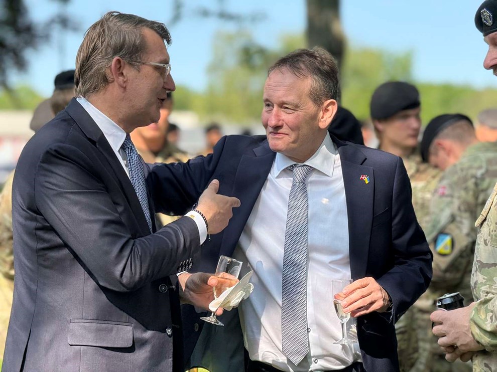 S� meget b�r magten ikke larme