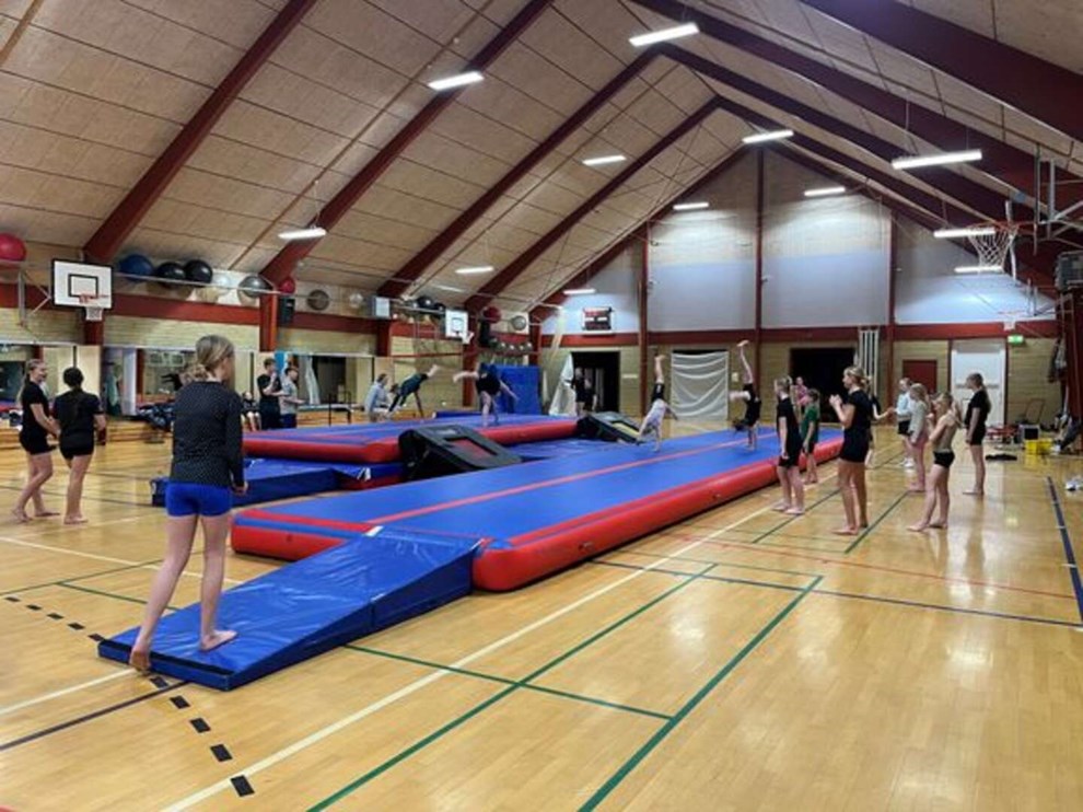 Flere end 6.000 ans�gere: B�rn f�r gl�de af stor pengegave