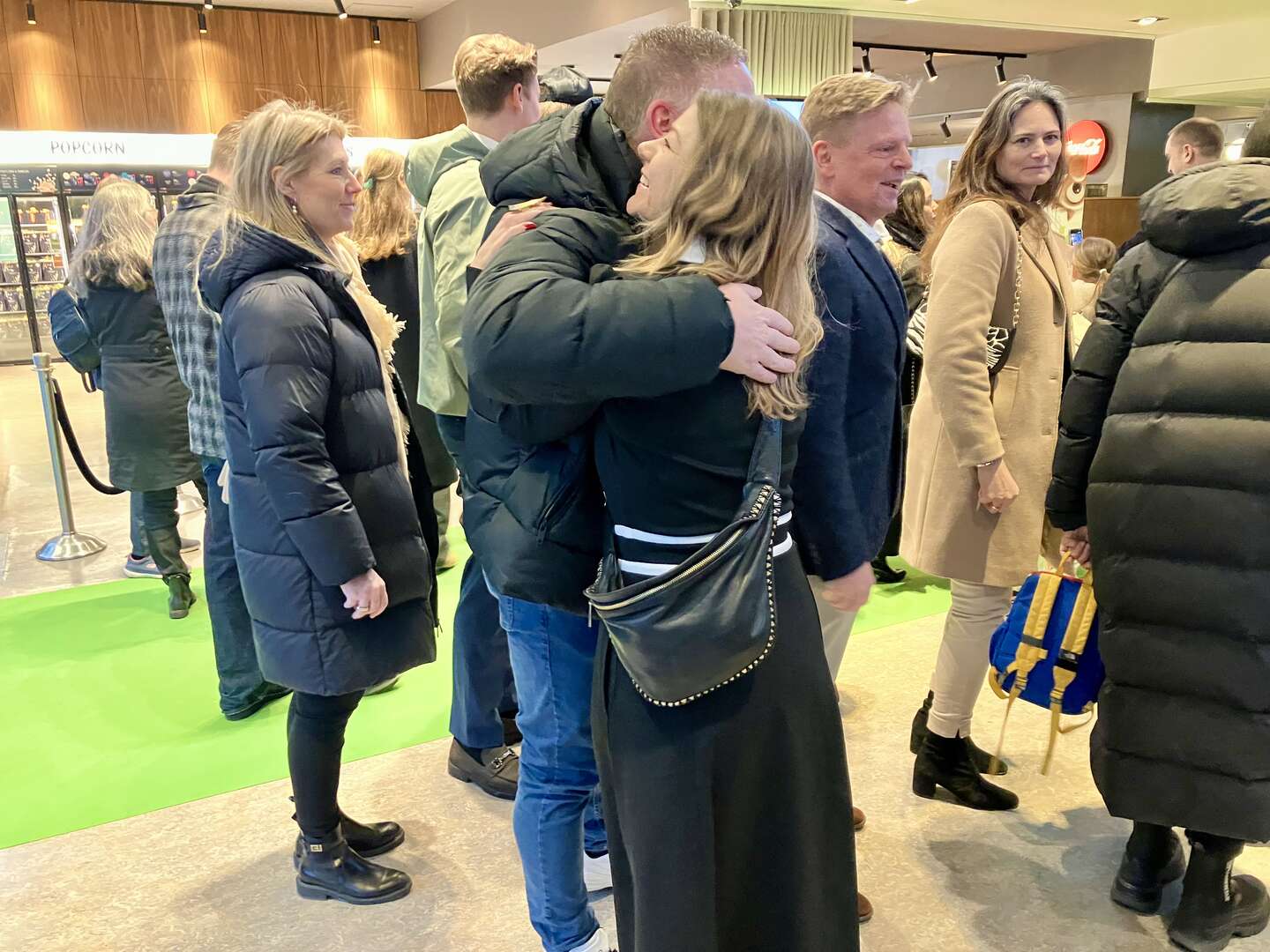 Nina Lyng giver velkomstkrammer.