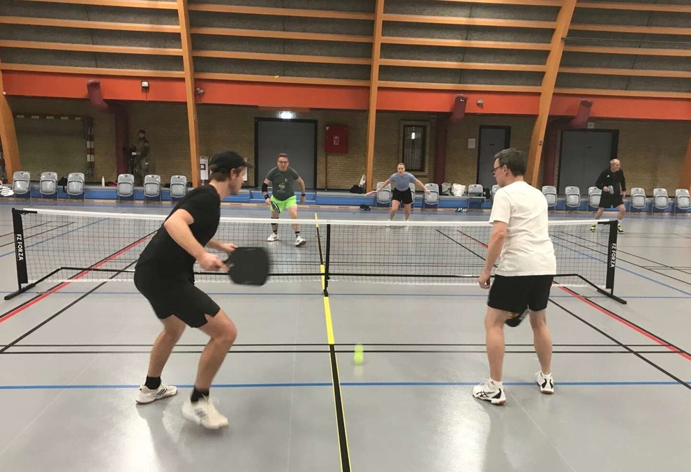 24 deltog i socialt pickleball-st�vne 
