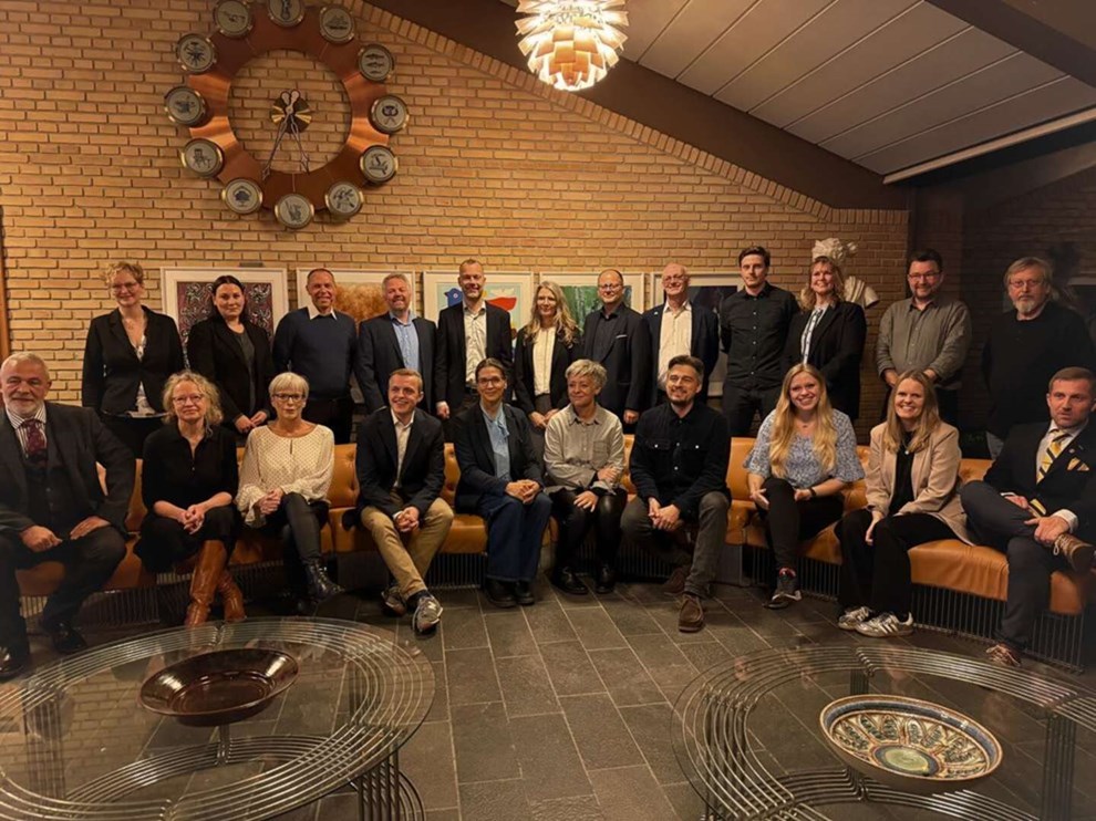 Nu m�des de for f�rste gang 