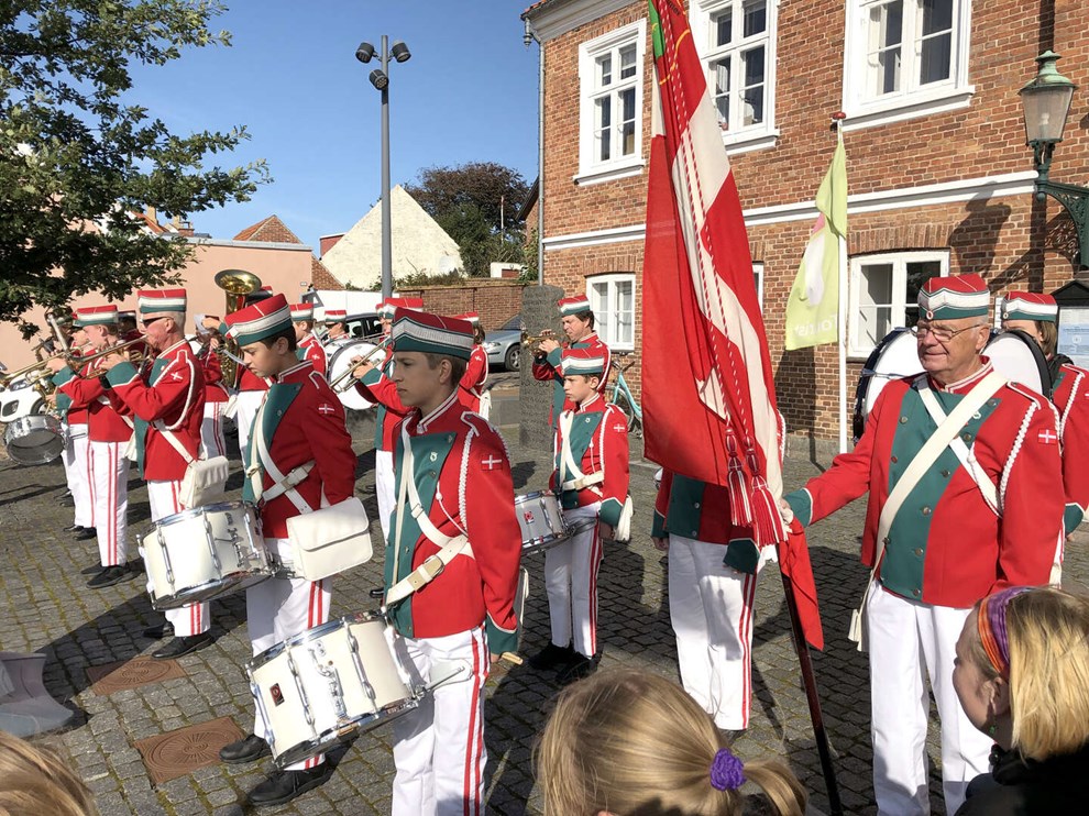 Garde sl�r p� tromme for nyt korps