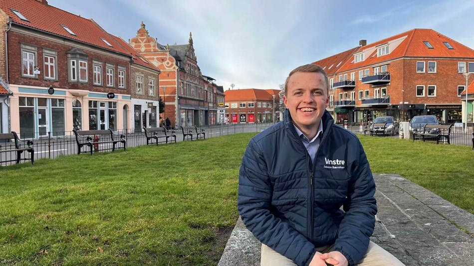 Efter flere �rs stridigheder - nu vil de g�re op med �st og vest