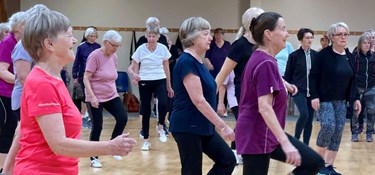 Motion, fællessang, kaffe, fest – og masser af hygge