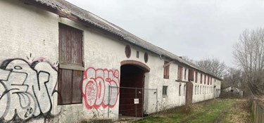 Fortidsfund forsinker Bofa-projekt ved nedrevet gård