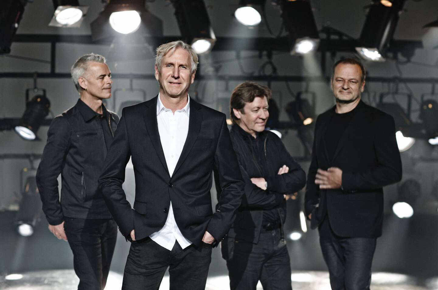 Afsl�rer nye navne til Wonder