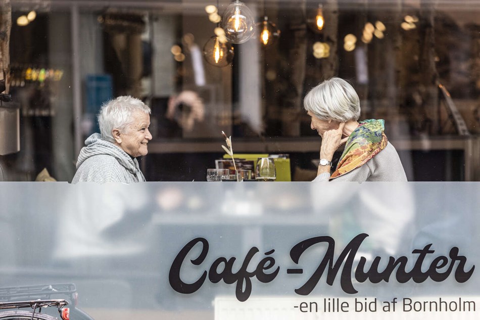 Tager stort spring: K�ber munter caf� 