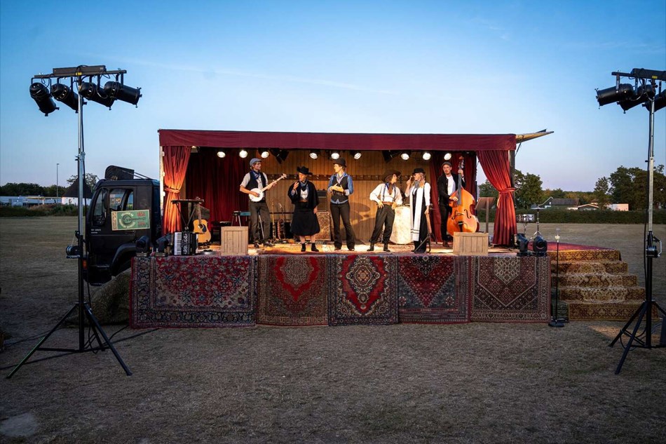 Rullende scene skal bringe musik ud til folket