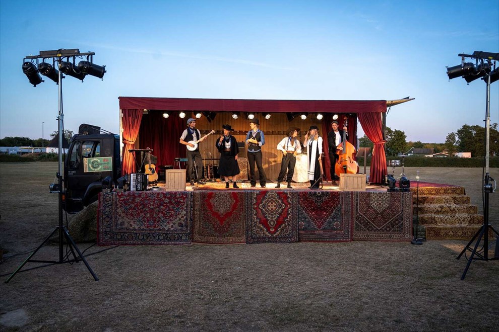 Rullende scene skal bringe musik ud til folket