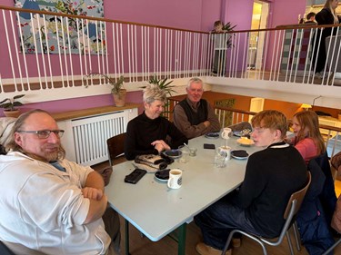 �n slags g�ster v�lter ind p� Hodda