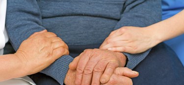 Alzheimers slider på familien: 'Man forsvinder i sygdommen'