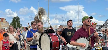 Pengeregn over øens musikliv